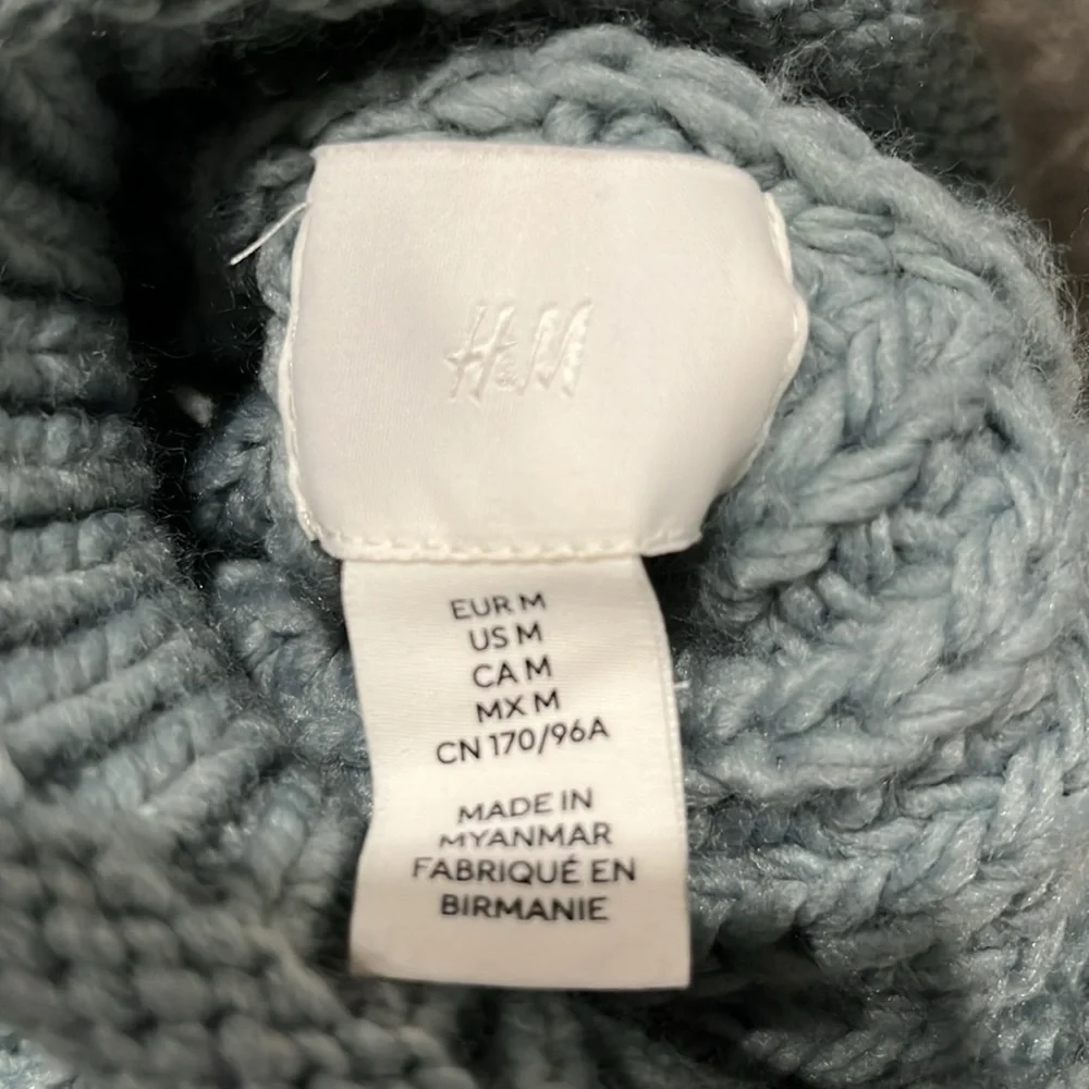 H&M mock neck sweater, size medium‎ - Picture 13 of 14